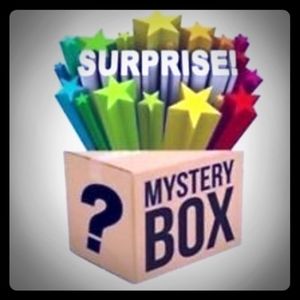 10 pieces ▪️ Gently Used Clothing Mystery Box